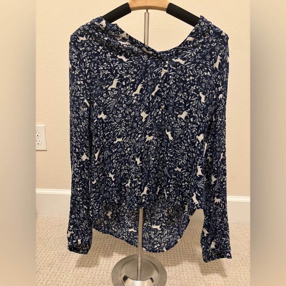 Hinge Navy‎ and White Horse Print Blouse - size S